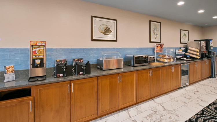 Breakfast bar with toaster, pastries, coffee and tea machines